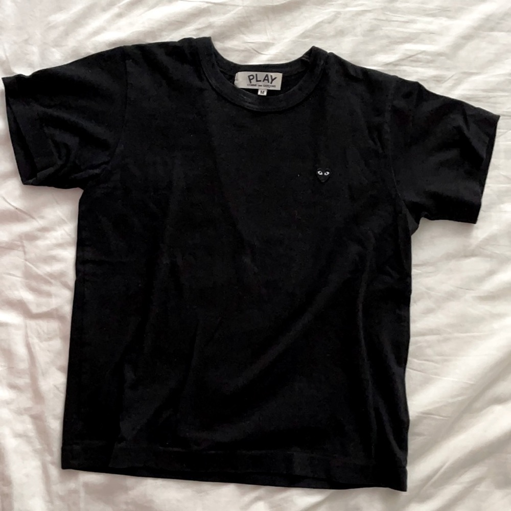 Comme des Garçons Play small heart black tee!